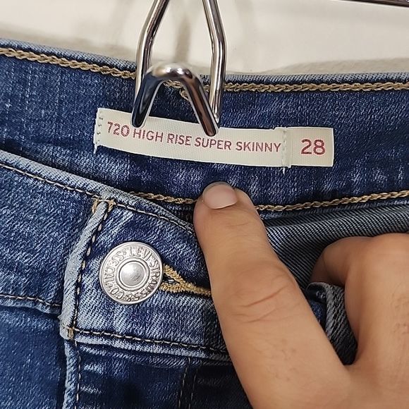 Levis 720 High Rise Super Skinny ripped and distressed size 28 - Picture 6 of 16